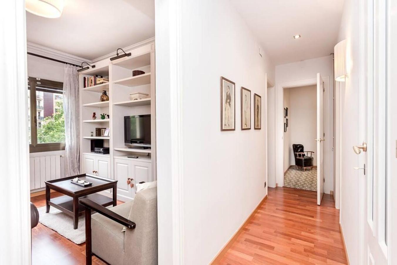 Central 2 Bedroom By Sagrada Familia