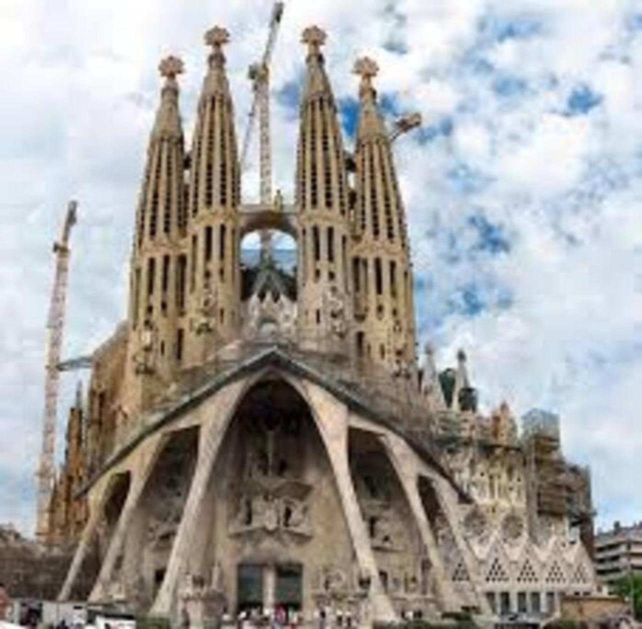 Central 2 Bedroom By Sagrada Familia Apartment