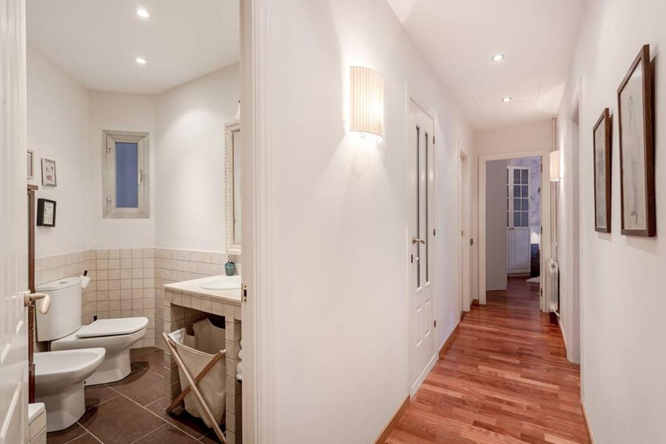 Apartment Central 2 Bedroom By Sagrada Familia
