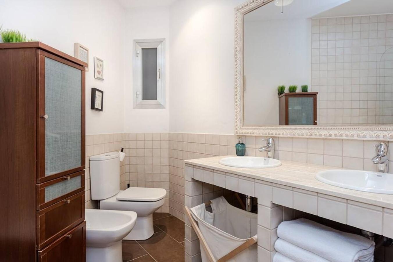 Central 2 Bedroom By Sagrada Familia Barcelona