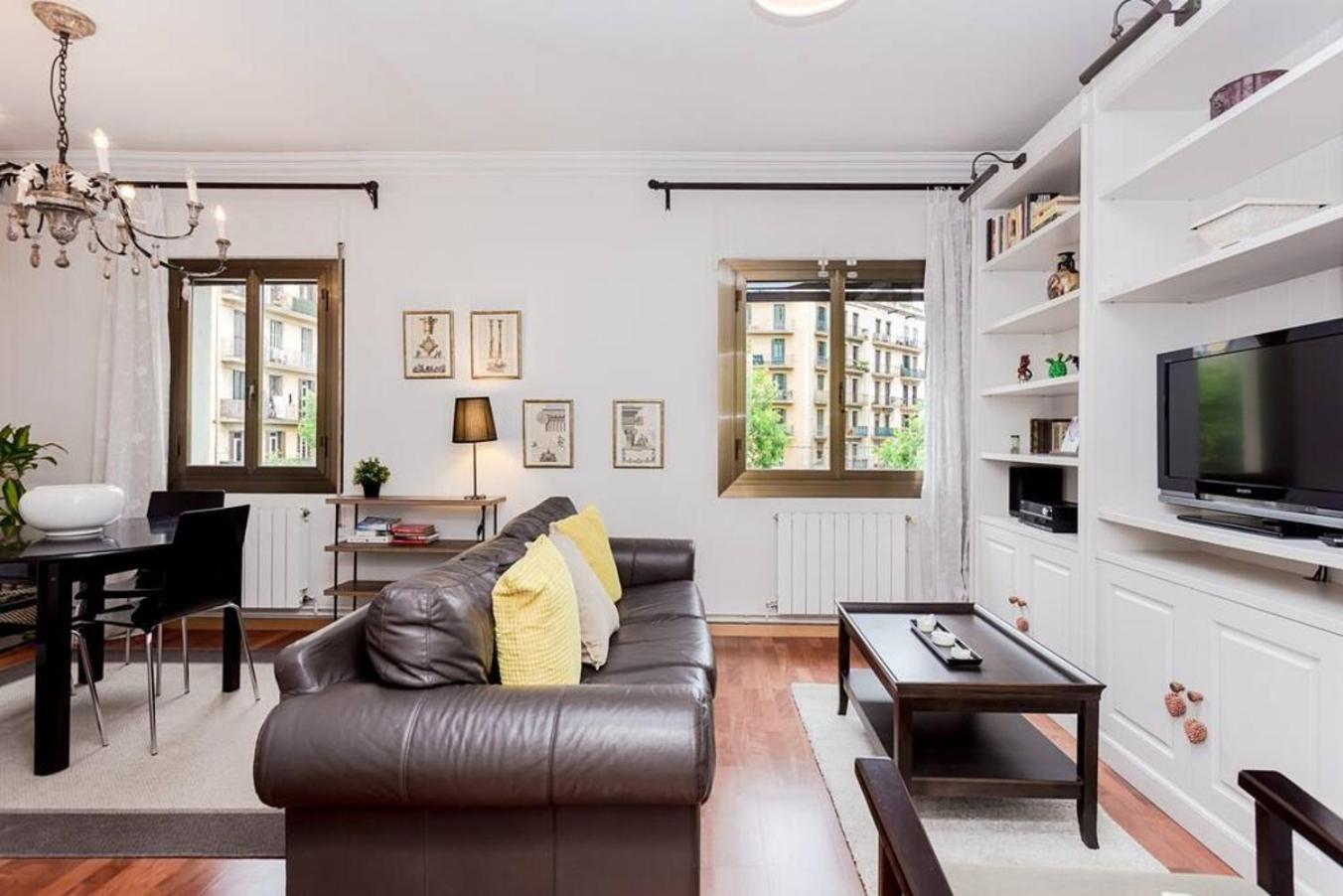 Central 2 Bedroom By Sagrada Familia
