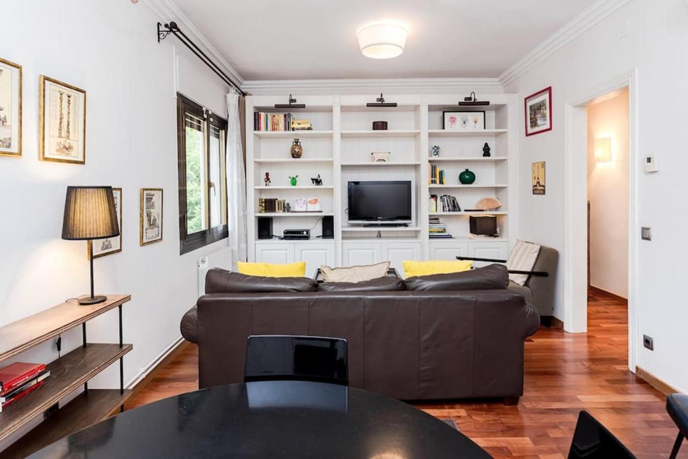 Central 2 Bedroom By Sagrada Familia * Barcelona
