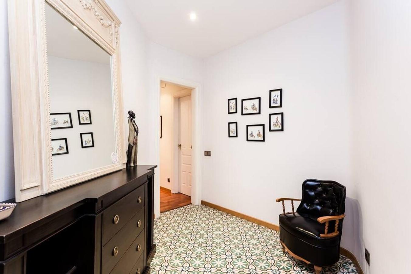 Central 2 Bedroom By Sagrada Familia Apartment